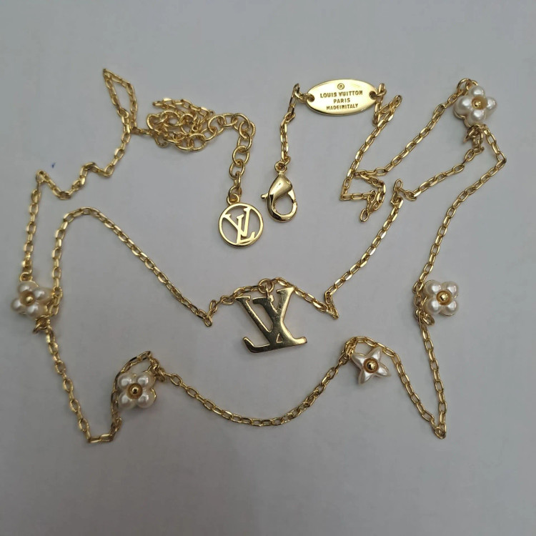 گردنبند نقره زنانه برند لویی ویتون ( LOUIS VUITTON ) مدل گلستان | ساخت کشور چین (OEM BY CHINA)