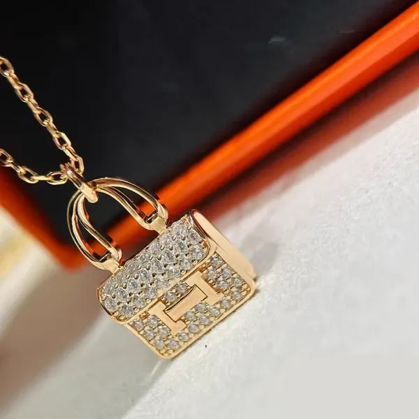 گردنبند نقره زنانه برند هرمس ( HERMES ) مدل کیف دستی | ساخت کشور چین (OEM BY CHINA)