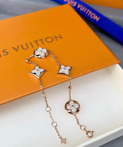 دستبند نقره زنانه لویی ویتون ( LOUIS VUITTON ) مدل فلور کوآتر | ساخت کشور چین (OEM BY CHINA)