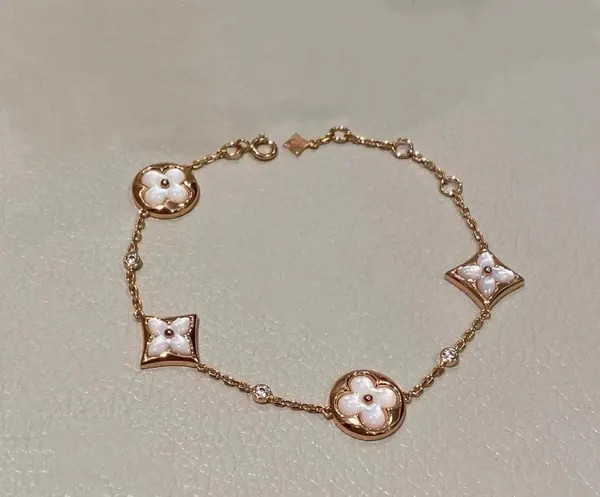 دستبند نقره زنانه لویی ویتون ( LOUIS VUITTON ) مدل فلور کوآتر | ساخت کشور چین (OEM BY CHINA)